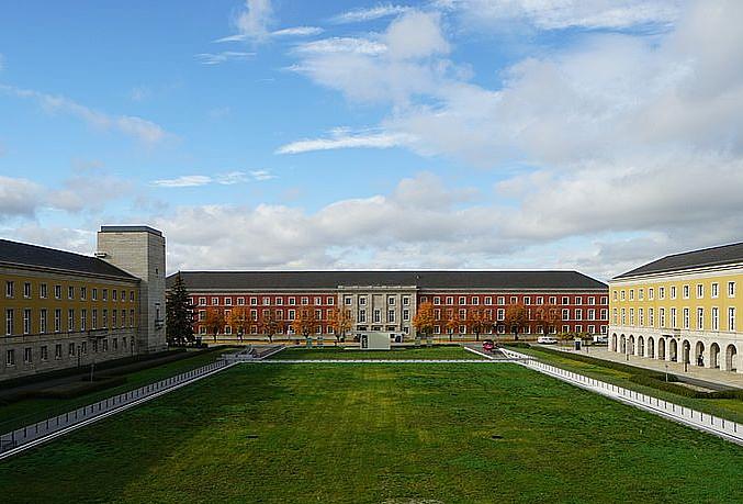 Gebäudekomplex des TLVwA in Weimar, Link zur Info-Seite über das Landesverwaltungsamt