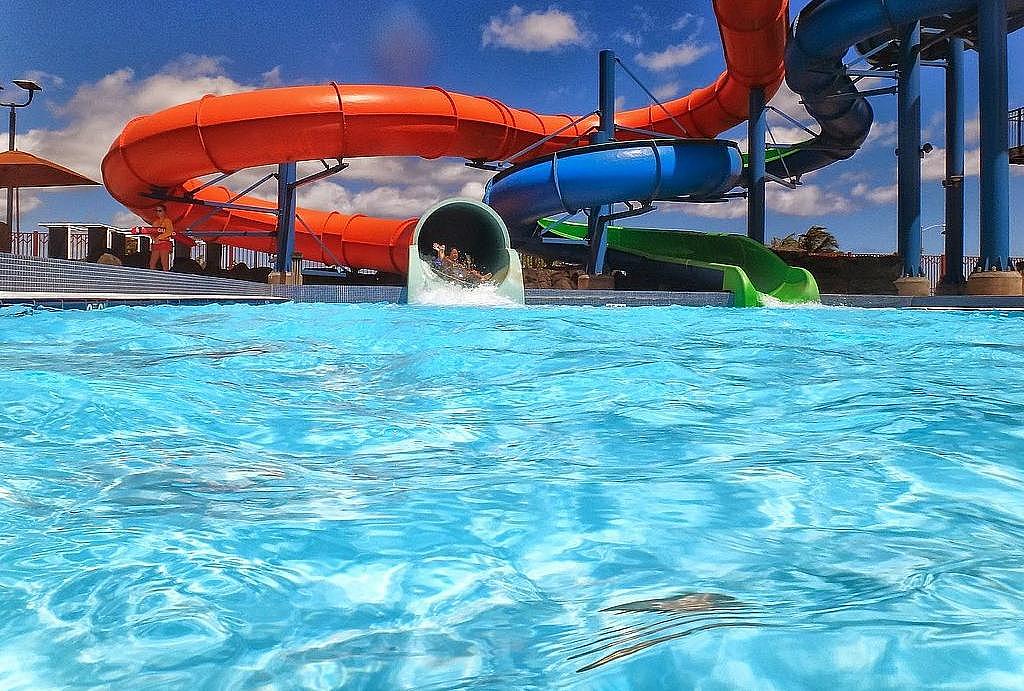 Symbolbild Schwimmbad
